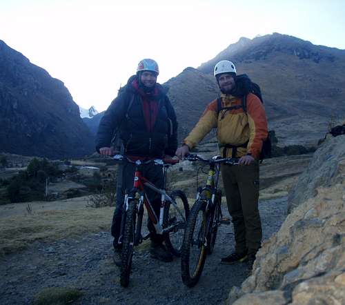 Sometime around 6.30am, Alex and Ben just outside the village of Jancu c.4000m.