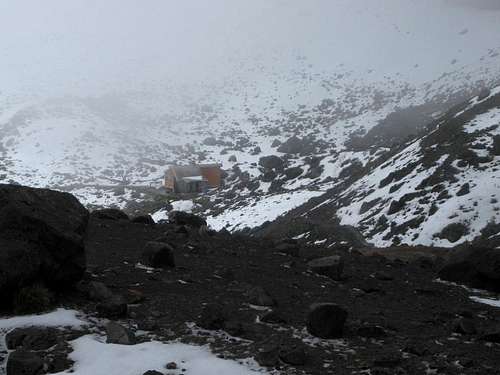 The Ilinizas refuge from the ridge towards Iliniza Norte