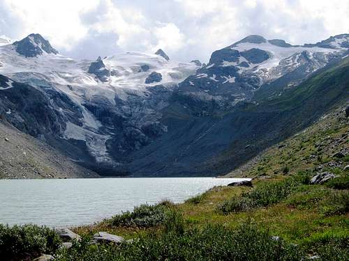 Lej da Vadret, a glacier lake in the upper Roseg valley