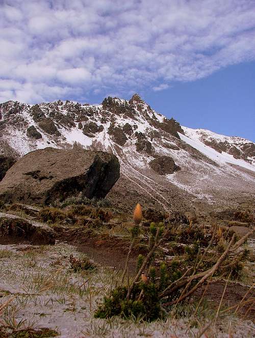 Approaching to Illiniza Norte.