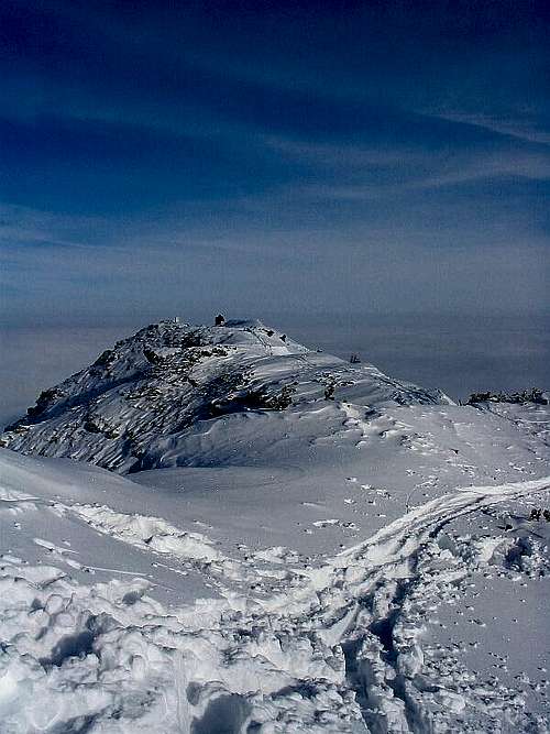On Kühgund summit above the clouds