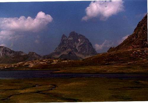 Midi D'Ossau from Anayet...