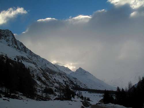 Looking towards the upper end of Val Ferret