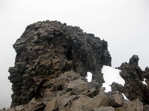 The northwestern summit of Sincholagua