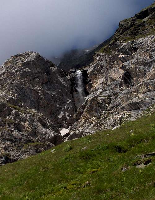 Waterfall along the Pfelderer Höhenweg
