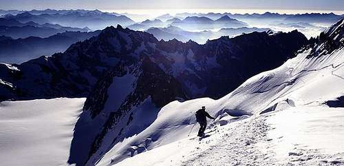 Skiing down from the Dome des...