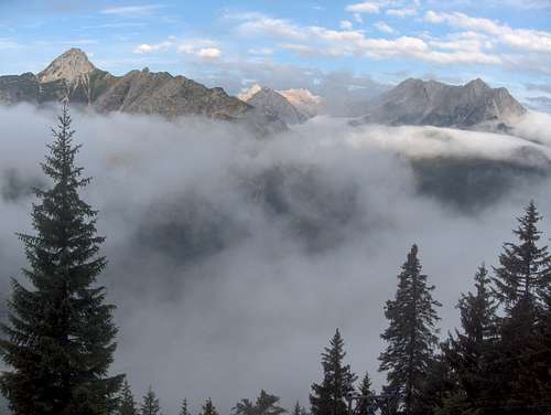 Early morning view on the Wetterstein, from the Brunnstein Hütte
