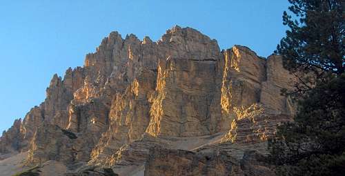 The steep walls of the Fanes Dolomites south of Pederü