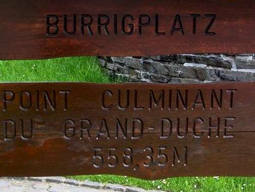 Wrong sign: Burgplaatz is <i>not</i> the true HP of Luxembourg!