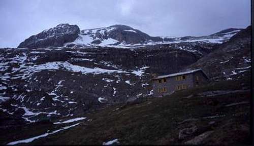 Góriz mountain hut. The peak...