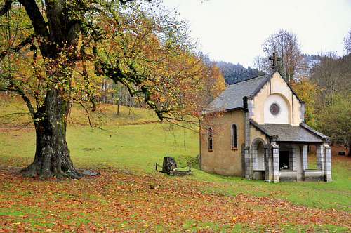 Houndas chapel near Bielle