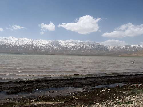 Chaghakhor Lake