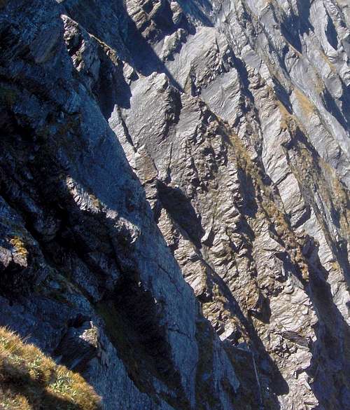 The sheer cliffs of Cascade Saddle