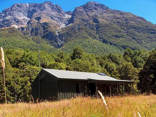 Upper Caples hut against the backdrop of the Ailsa Mountains