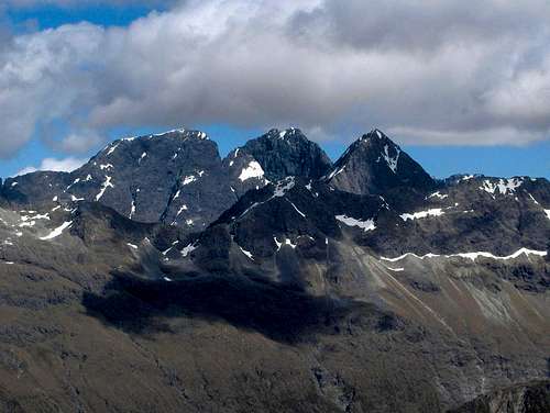 Flat Top Peak (2282m), Pyramid Peak (2295m) and Ngatimamoe Peak (2164m)