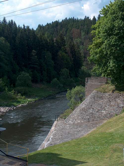 Near Stanek, below the dam