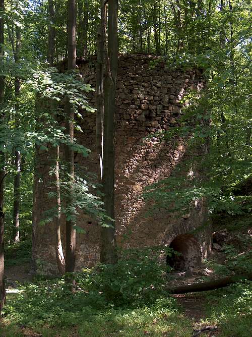 Ruins near Daisy Lake