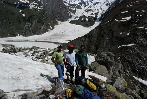 The three of us, just before getting to Beas Kund