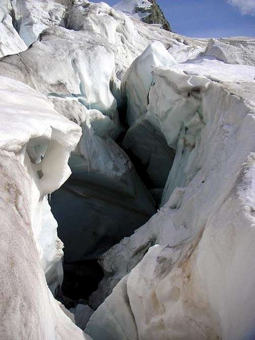 Enormous crevasses on the way...