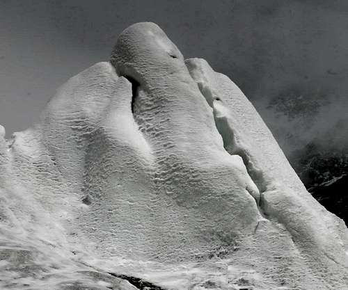 Snow formation like fingers