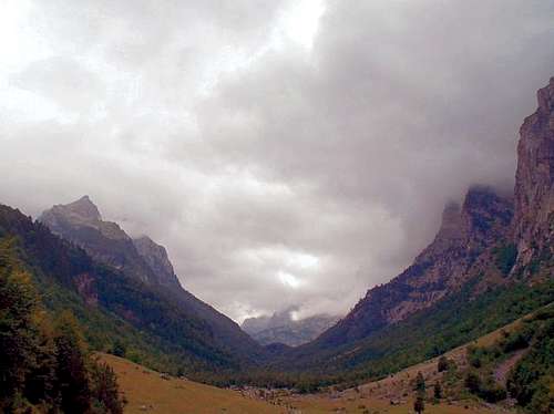 Ropojana valley