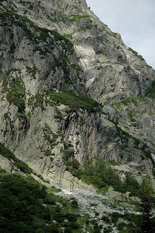 Handegg cliffs.
 August 2004