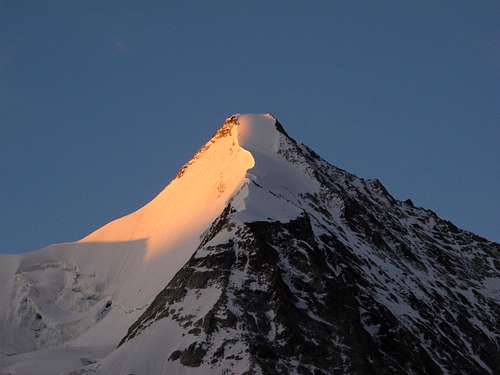 The first early morning sunlight hits the Obergabelhorn