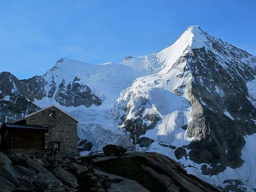 The Grand Mountet hut with Wellenkuppe (3903m) and Obergabelhorn (4063m) towering above