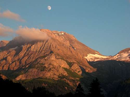 Nearly full moon right above the Wildhorn (3248m)