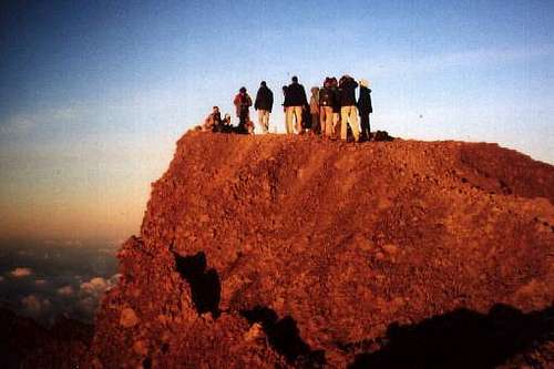 waiting for the sun on Puncak...