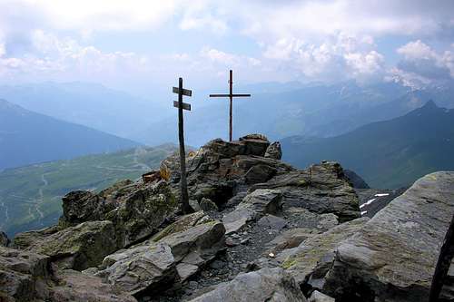 Mont Valaisan Cross & signals 