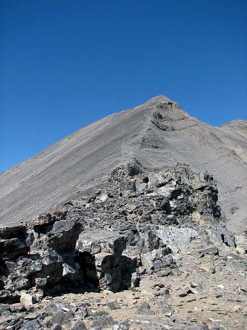 The ridgeline to the summit. 