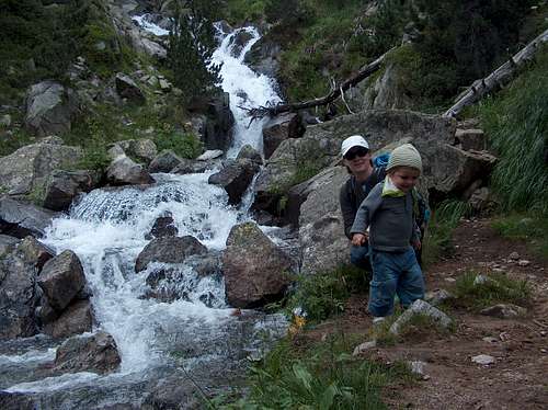 Playing by the waterfall (Les Laquettes)