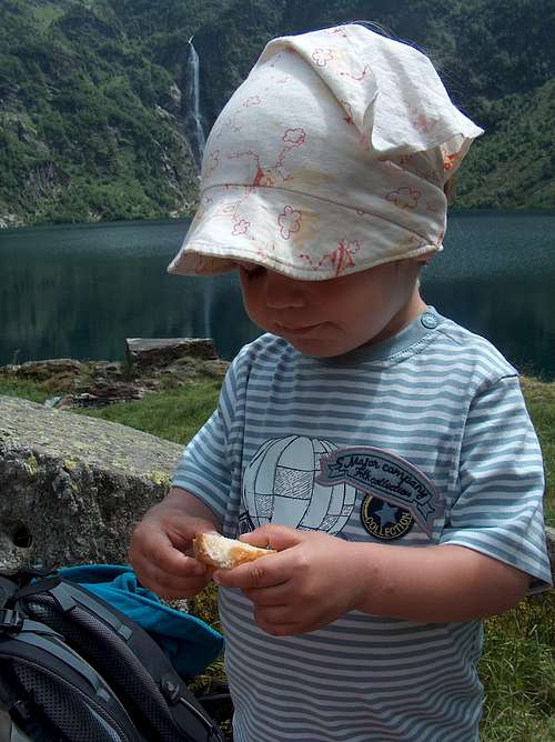 Cheese and bread at the Lac d'Ôo