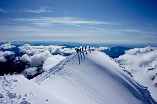 Last (steep) snow ridge before reaching the summit