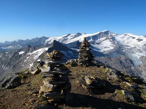 Summit cairns on Larmkogel...