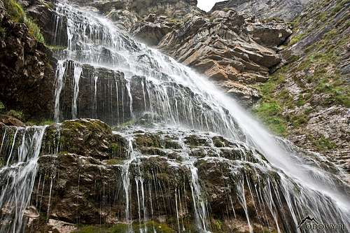 Cola de Caballo waterfall