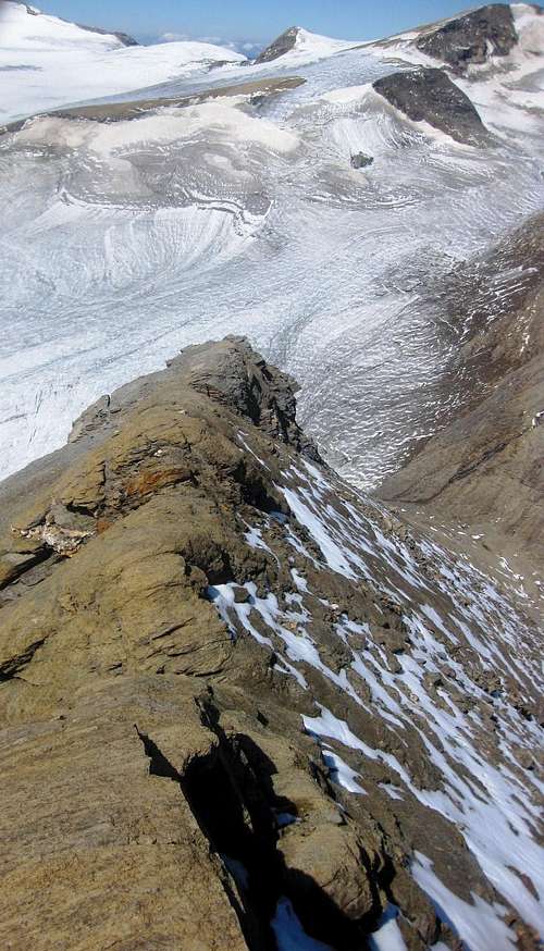 Looking down the NW-ridge of the Fuscherkarkopf