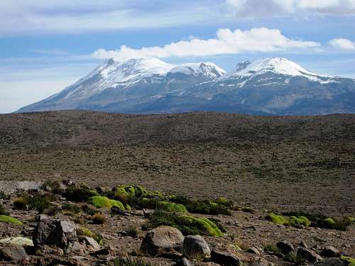 Ampato and Sabancaya from the Mirador de los volcanos