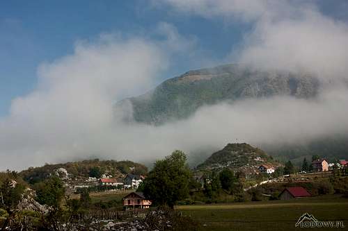 Morning mist above Vusanje