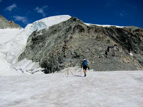 Snow field on approach to Dent Blanche hut