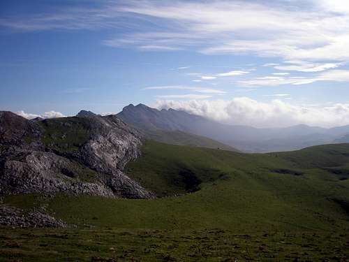 Aizkorri ridge