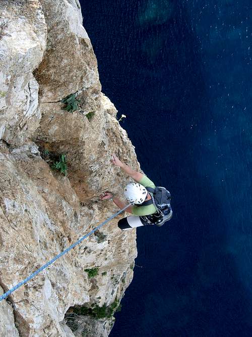 Climbing Brivido Blu (Blue Shiver), Sardinia West coast, Porto Sciusciau cliff