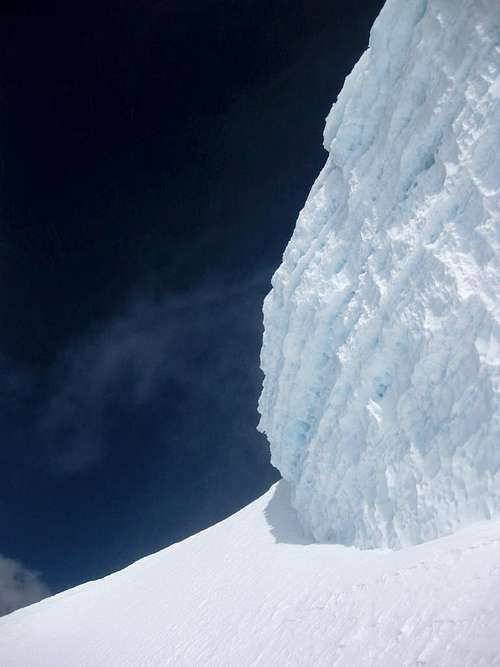 Ice wall on Huascarán Norte
