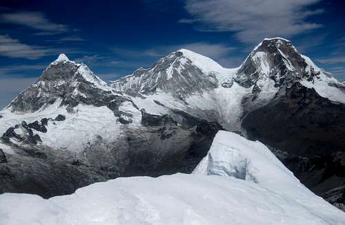 Chopicalqui, Huascarán Sur and Huascarán Norte from the summit of Yanapaccha