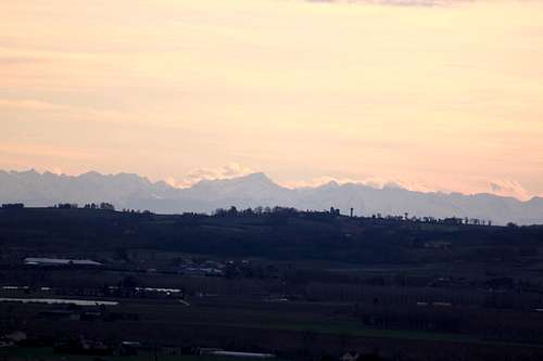The Pyrenees seen from the neighborhood  of Marmande, some 200km further North