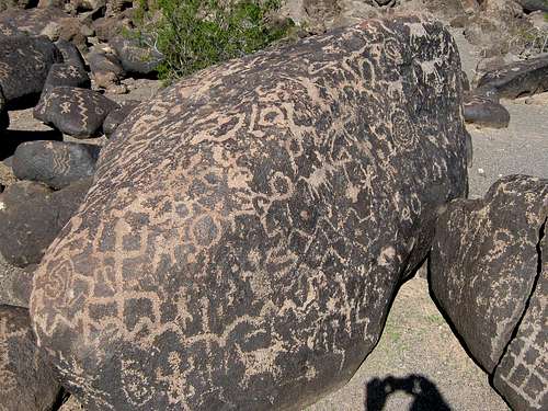 Oatman Mountain AZ (Painted Rock Petroglyphs)