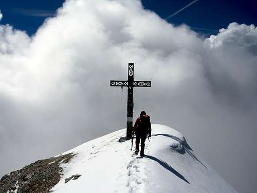 Tofana di Rozes summit Cross
