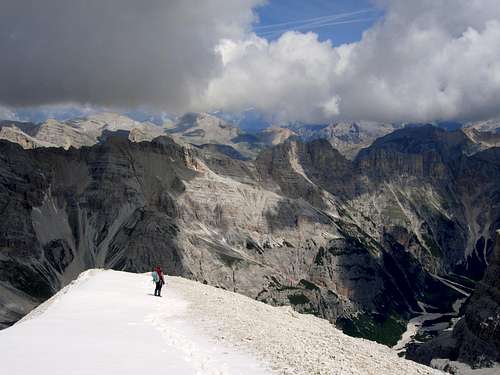 Tofana di Rozes summit ridge