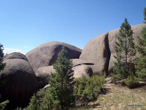 Large granite boulders en route